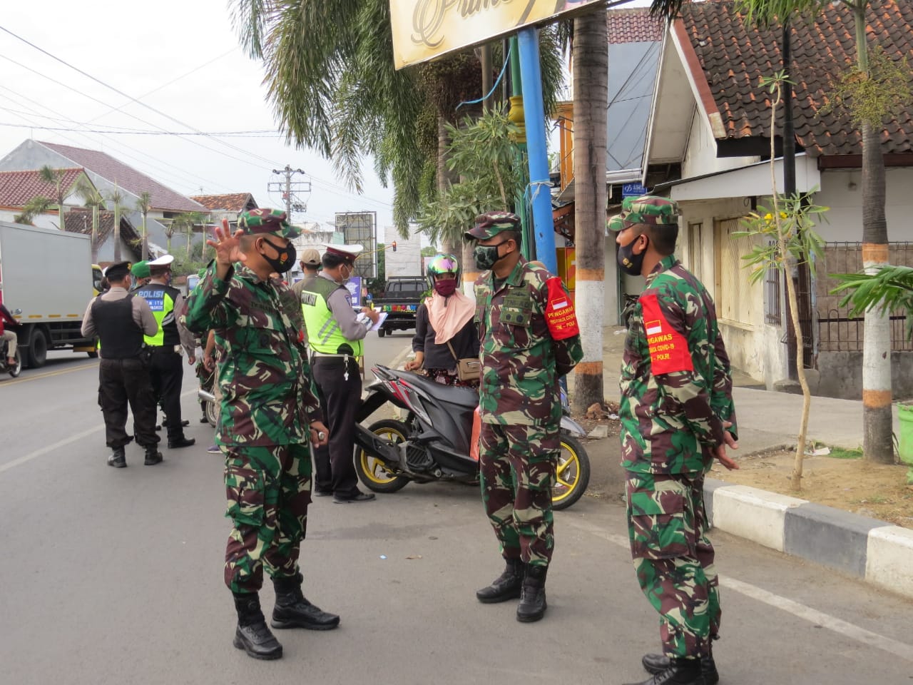 Memberikan Motivasi Pencegahan Covid-19, Danrem Makutarama langsung Turun ke Rembang